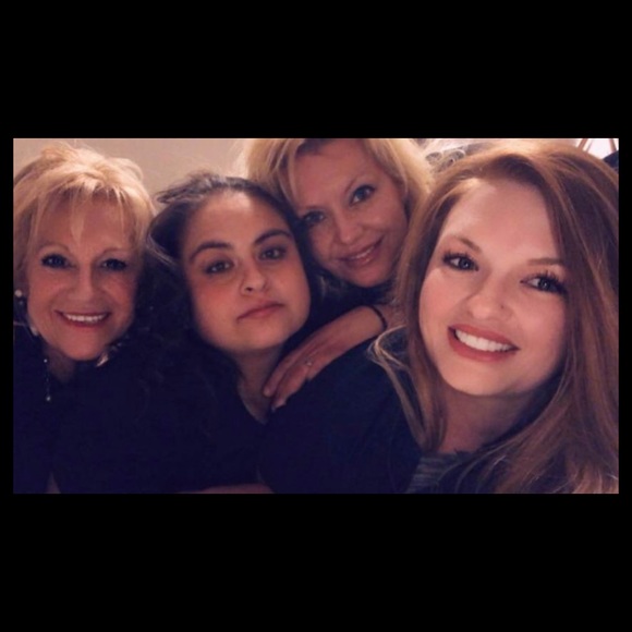 Meet your Posher, Sandra - Picture 2 of 7